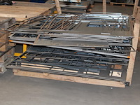 Stapel versneden staalplaten. - afbeelding 3 van  3