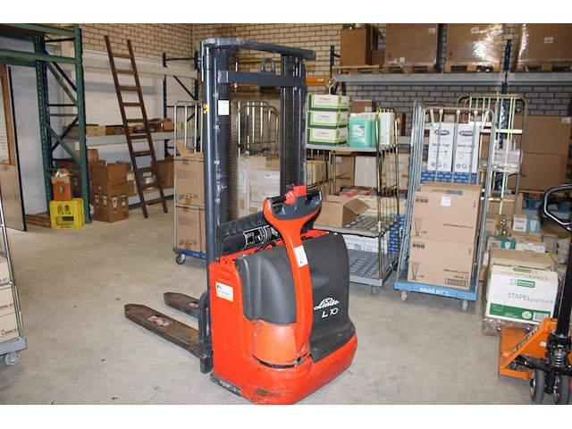 Stapelaar linde l10. draaiuren 701 uur. hefhoogte 300 cm. maximale last 1000 kg. - afbeelding 1 van  8