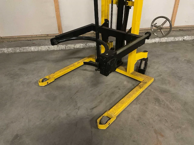 Stapelaar met mechanisch vatenklem - afbeelding 3 van  6