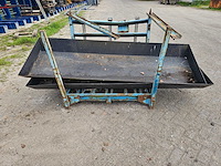 Stapelbakken voor containerchassis