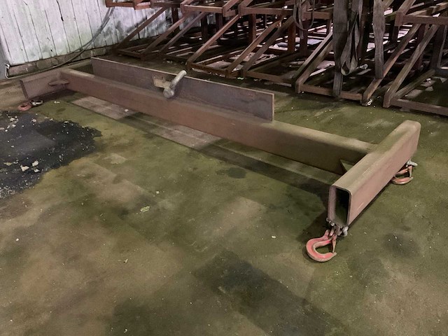 Stapelbare metaalbok (44x) met hijsbalk - afbeelding 5 van  17
