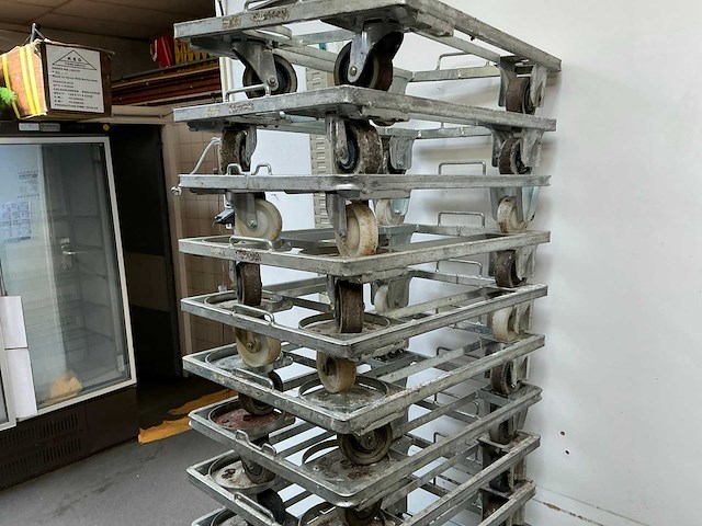 Stapelkrat / broodkrat trolley (15x) - afbeelding 3 van  5