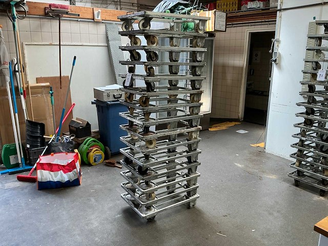 Stapelkrat / broodkrat trolley (15x) - afbeelding 1 van  2