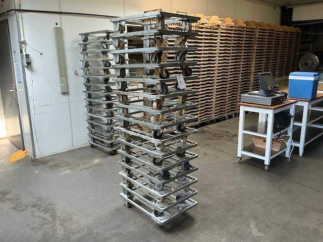 Stapelkrat / broodkrat trolley (15x) - afbeelding 2 van  2