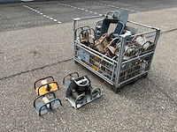 Stapelkrat diverse mosterpotten - afbeelding 1 van  7