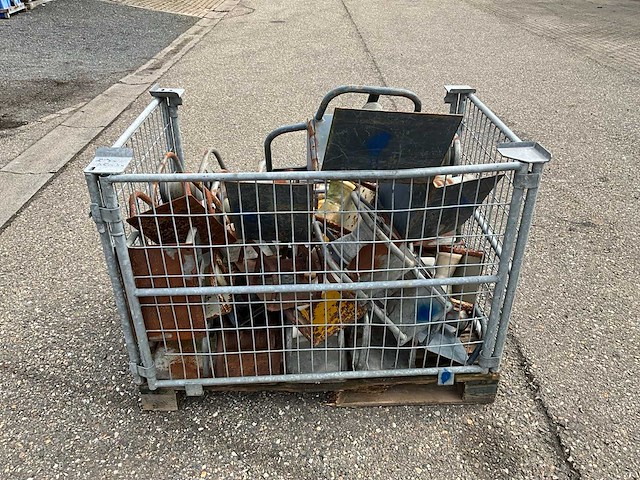 Stapelkrat diverse mosterpotten - afbeelding 3 van  7