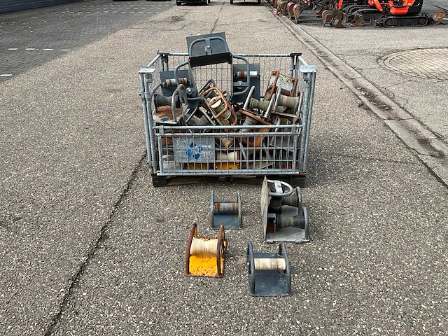 Stapelkrat diverse mosterpotten - afbeelding 5 van  7