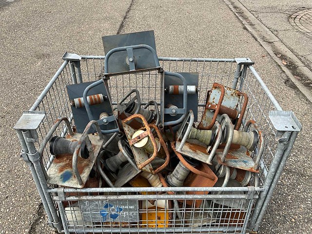 Stapelkrat diverse mosterpotten - afbeelding 7 van  7