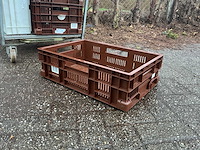 Stapelkratten (circa 15 stuks) in rolkar - afbeelding 1 van  4