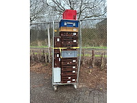 Stapelkratten (circa 15 stuks) in rolkar - afbeelding 2 van  4