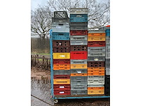 Stapelkratten (circa 65 stuks) in rolkar - afbeelding 2 van  6