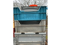 Stapelkratten (circa 65 stuks) in rolkar - afbeelding 3 van  6