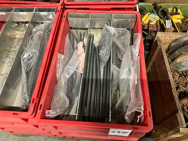 Stapelkratten en machine onderdelen (20x) - afbeelding 2 van  4