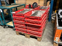Stapelkratten en machine onderdelen (20x) - afbeelding 1 van  5