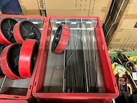 Stapelkratten en machine onderdelen (20x) - afbeelding 4 van  5