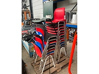 Stapelstoelen (18x) - afbeelding 2 van  3