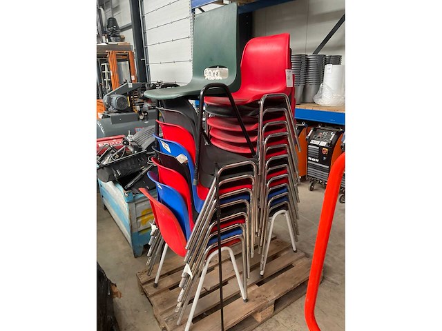 Stapelstoelen (18x) - afbeelding 2 van  3