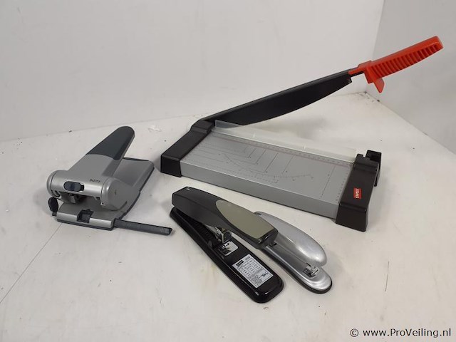 Stapler papiersnijder, nietmachines & leitz perforator - afbeelding 1 van  5