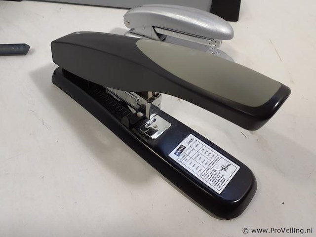 Stapler papiersnijder, nietmachines & leitz perforator - afbeelding 2 van  5