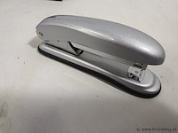 Stapler papiersnijder, nietmachines & leitz perforator - afbeelding 3 van  5