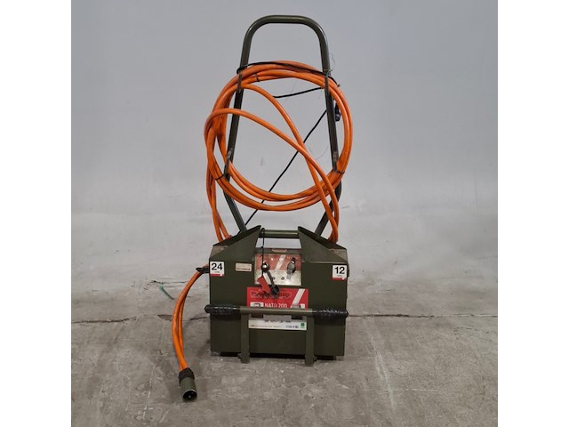 Startbooster op transportwagen, powervamp, nato 200 - afbeelding 1 van  9