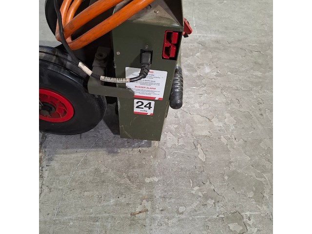 Startbooster op transportwagen, powervamp, nato 200 - afbeelding 9 van  9