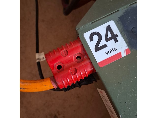 Startbooster op transportwagen, powervamp, nato 200 - afbeelding 6 van  7