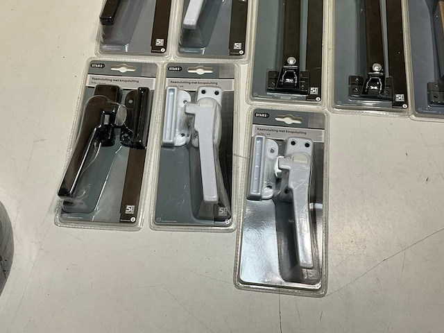 Starx raamsluitingen en raamuitzetters (19x) - afbeelding 2 van  10