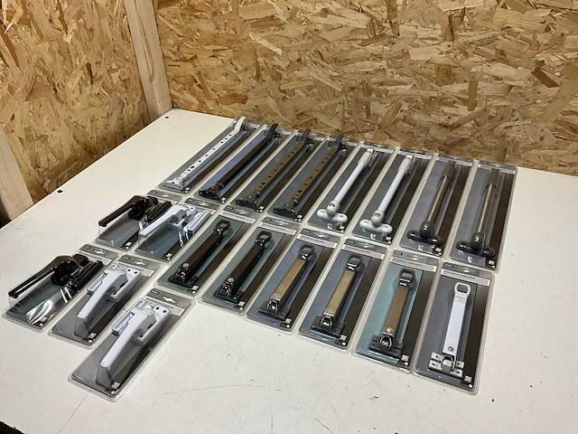 Starx raamsluitingen en raamuitzetters (19x) - afbeelding 3 van  10