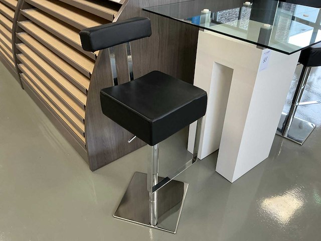 Statafel met 2 barkrukken - afbeelding 3 van  3