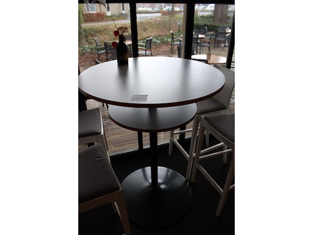 Statafel met 4 krukken. doorsnede 90 cm. hoogte 116 cm. - afbeelding 3 van  5