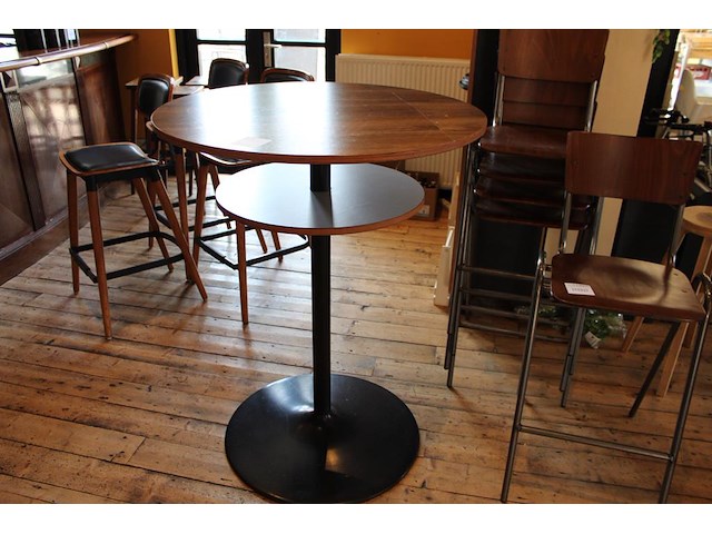 Statafel met onderschap. doorsnede 90 cm hoogte 115 cm. - afbeelding 1 van  2