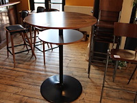 Statafel met onderschap. doorsnede 90 cm hoogte 115 cm. - afbeelding 1 van  2