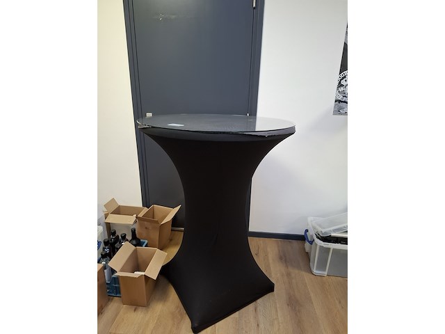 Statafel met rok en glasplaat - afbeelding 1 van  2