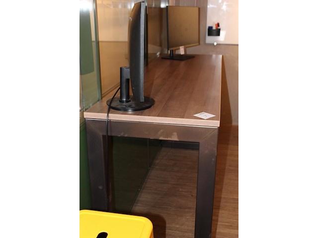Statafel met zwaar metalen onderstel. afmeting 200 x 60 x 103 cm. - afbeelding 2 van  3