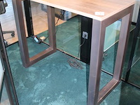 Statafel met zwaar metalen onderstel en houten blad. afmeting 120 x 60 x 103 cm. - afbeelding 2 van  2
