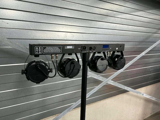 Statief met led spots aan dmx bar - afbeelding 3 van  6
