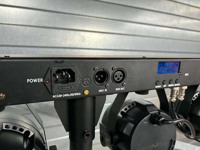 Statief met led spots aan dmx bar - afbeelding 4 van  6