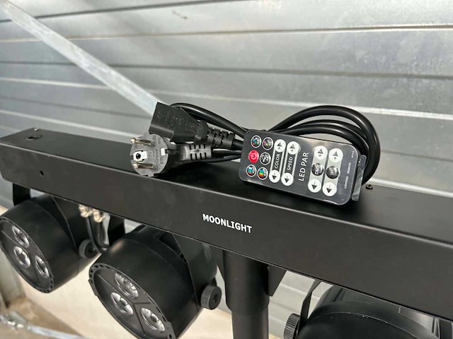 Statief met led spots aan dmx bar - afbeelding 6 van  6