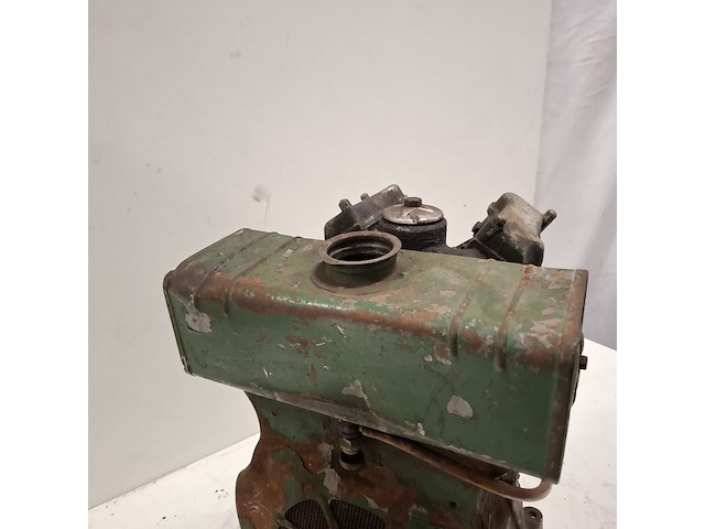 Stationaire motor 2 cilinder, bernard, w10 - afbeelding 6 van  17