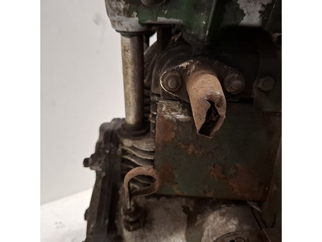 Stationaire motor 2 cilinder, bernard, w10 - afbeelding 8 van  17