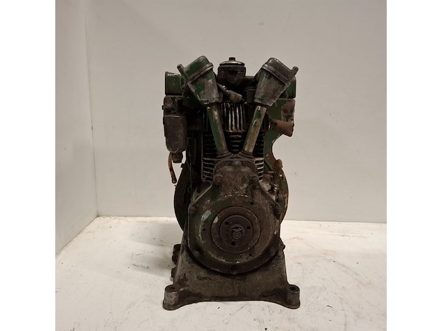 Stationaire motor 2 cilinder, bernard, w10 - afbeelding 1 van  17