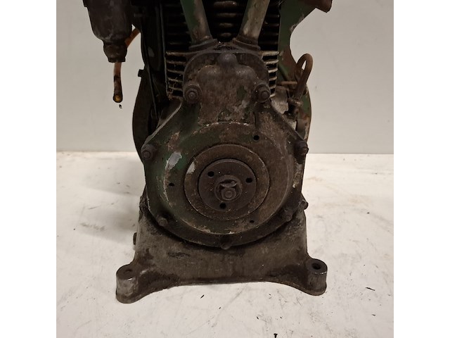Stationaire motor 2 cilinder, bernard, w10 - afbeelding 15 van  17