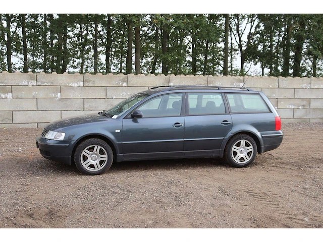 Stationwagen volkswagen passat v6 benzine 193pk 2000 - afbeelding 1 van  1