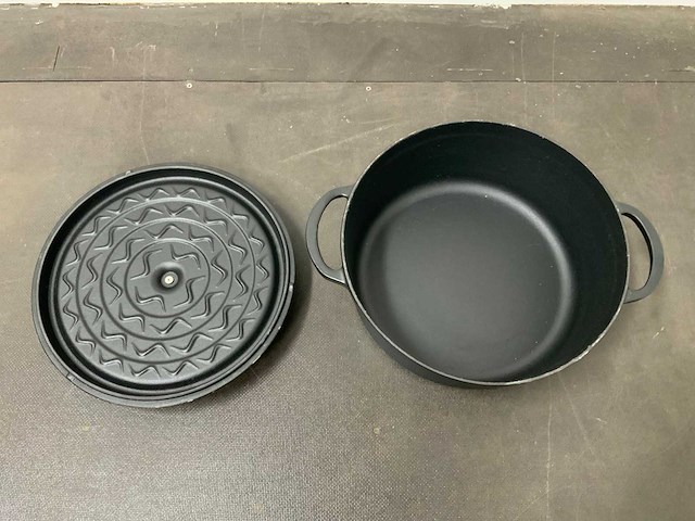 Staub, sürel, braadpannen en bosch silentmixx blender (3x) - afbeelding 2 van  16