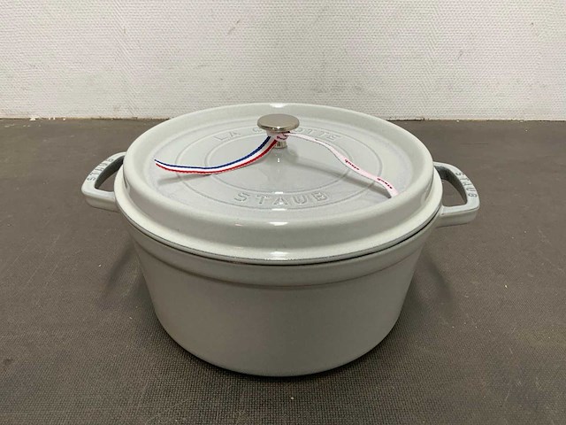 Staub, sürel, braadpannen en bosch silentmixx blender (3x) - afbeelding 10 van  16