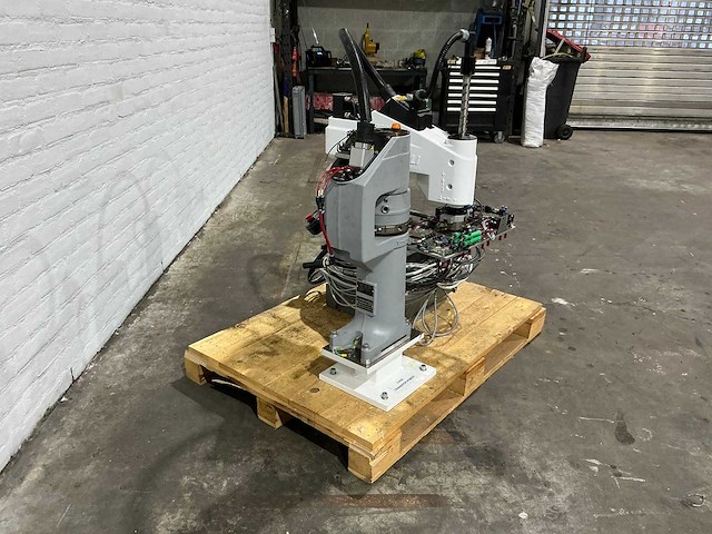 Staubli - staubli ts80 - cs8c - robotic loader - 2017 - afbeelding 7 van  12