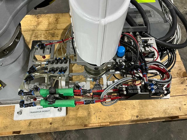 Staubli - staubli ts80 - cs8c - robotic loader - 2017 - afbeelding 3 van  5