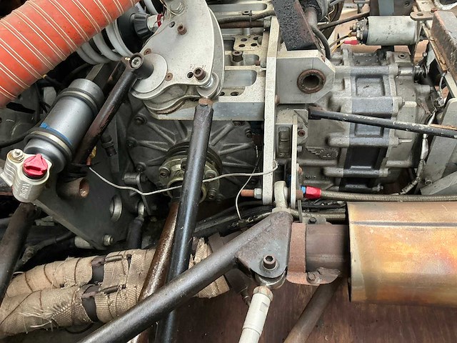 Stealth b6 – gt2 raceauto – 6.0l ford/panoz v8 – 680 pk – 950 kg – hewland 6-speed - afbeelding 28 van  47