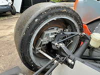 Stealth b6 – gt2 raceauto – 6.0l ford/panoz v8 – 680 pk – 950 kg – hewland 6-speed - afbeelding 34 van  47